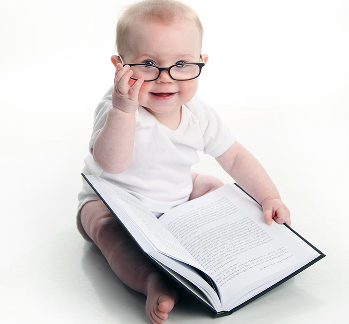 Младенец с книгой