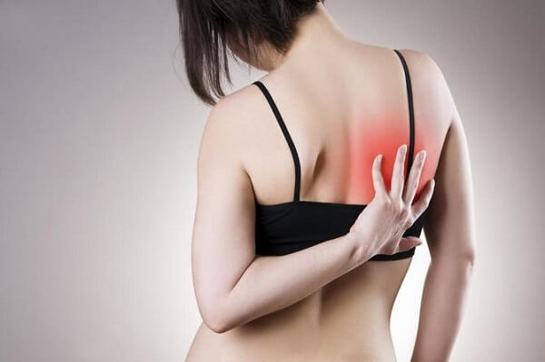 Причины боли в спине в области лопаток