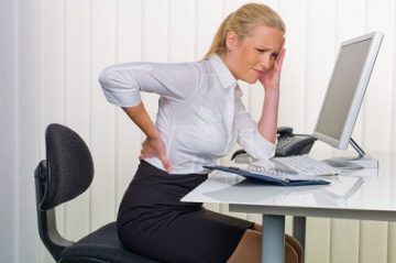 Причины болей в спине у женщин слева