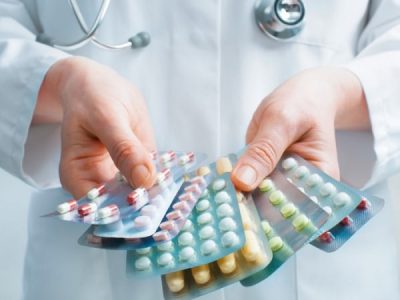 Препараты при болезни Паркинсона: типы лекарств для медикаментозной терапии паркинсонизма