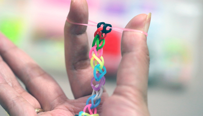 плетение браслетов из резинок