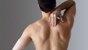 Причины боли под правой лопаткой сзади со спины