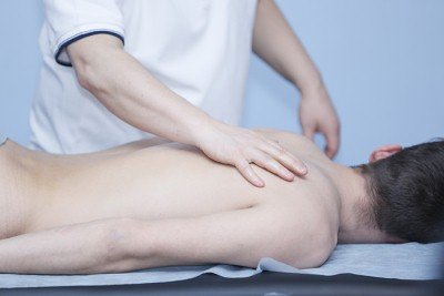 Массаж при межреберной невралгии: техника выполнения для спины