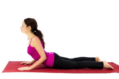 Упражнения при воспалении седалищного нерва: йога