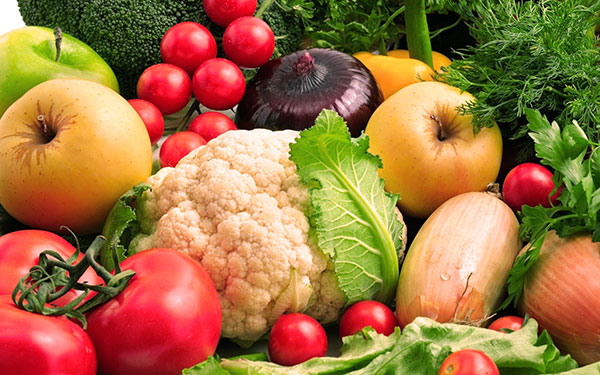 Свежие овощи и фрукты при эндометриозе